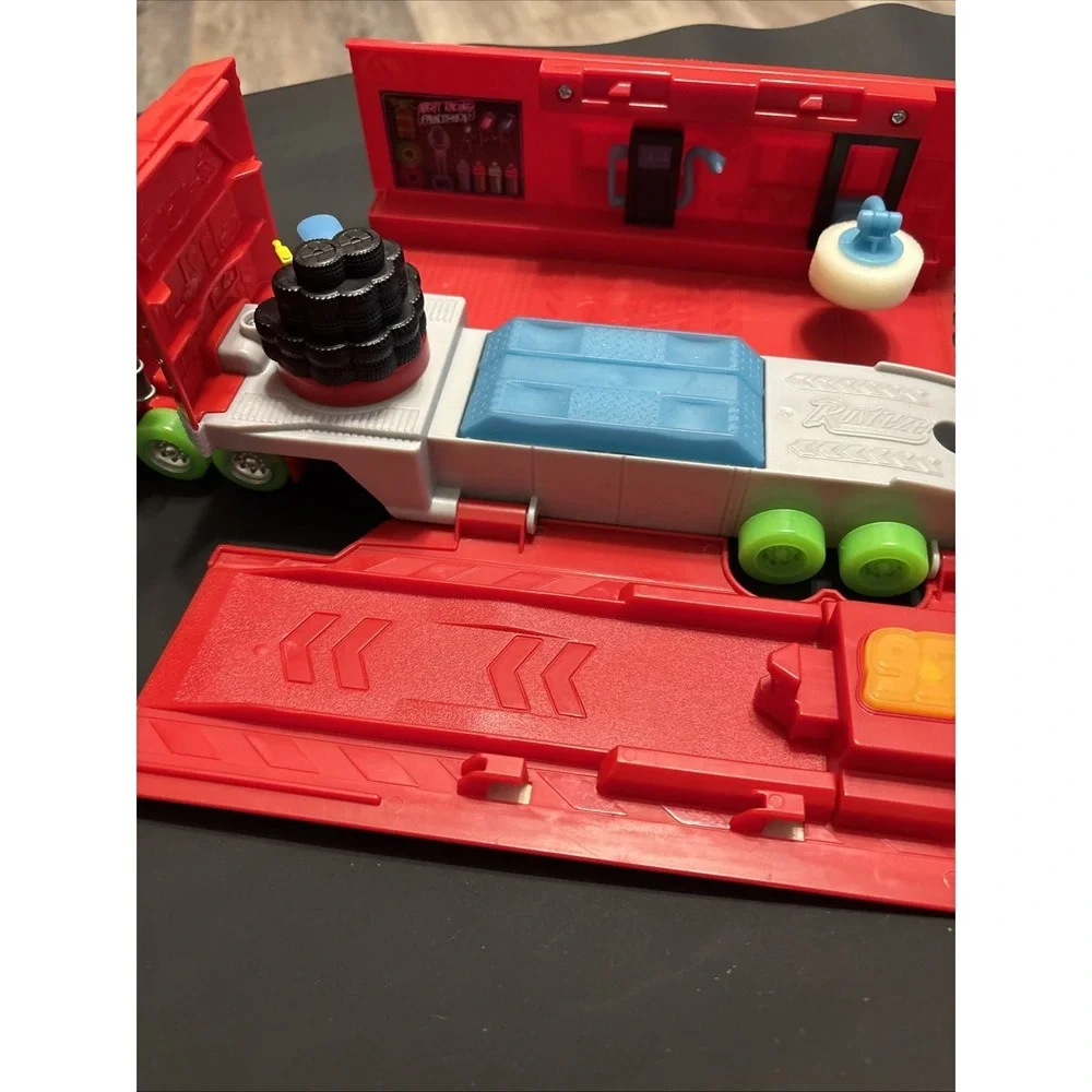 Disney Pixar Cars Lot - Mack Transforming Playset Hauler & Moving Moments Mater